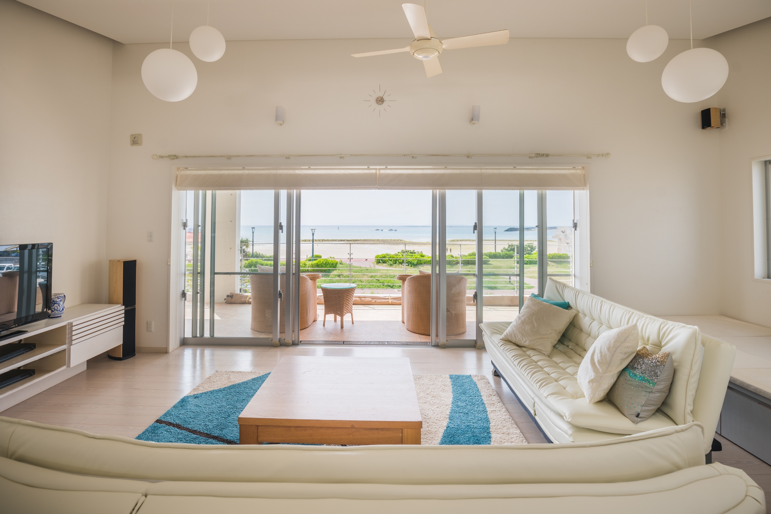 Tropical Beach House Design Ideas: How To Make Your Coastal Home Feel Endlessly Cosy, Breezy, And Welcoming All Year Round